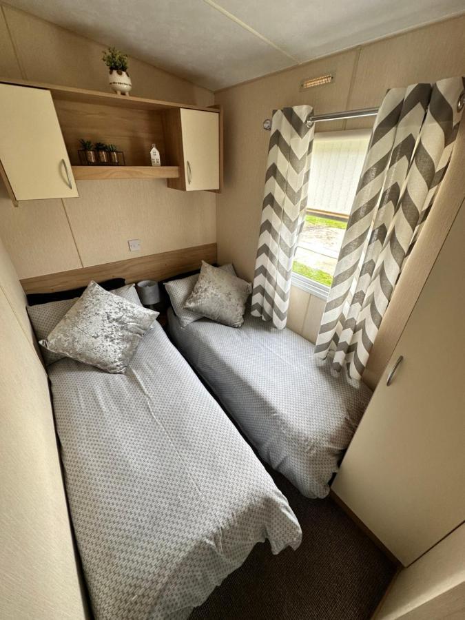 6 Berth Caravan On Marine Holiday Park Hotel Rhyl Eksteriør billede