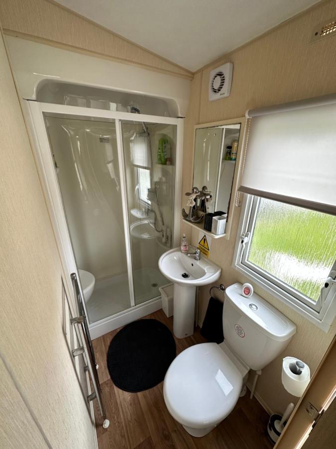 6 Berth Caravan On Marine Holiday Park Hotel Rhyl Eksteriør billede